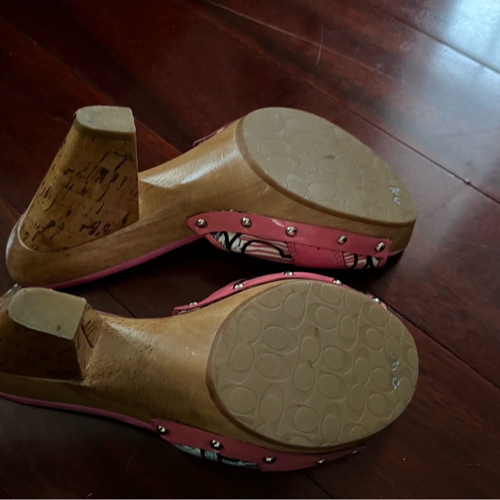 Coach Pink shoes size 8 1/2 - Picture 2 of 4